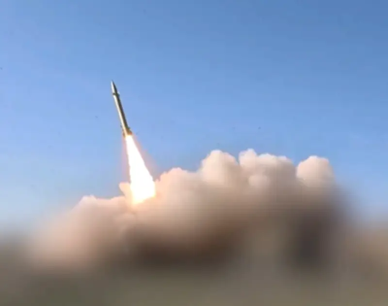 الحرس الثوري الإيراني يشن الموجة 82 من الضربات الصاروخية والمسيرة ضد أهداف أمريكية وإسرائيلية