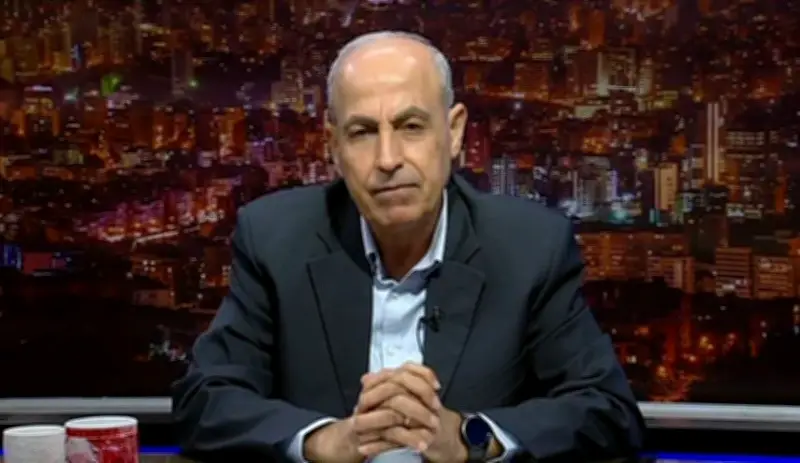 كاتب عربي: الولايات المتحدة تفتقر للقدرة على خوض حرب طويلة مع إيران