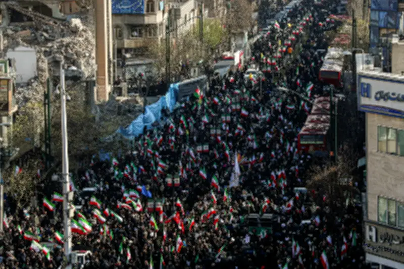 الإيرانيون يعلنون البيعة للقائد الجديد في مراسم تاريخية