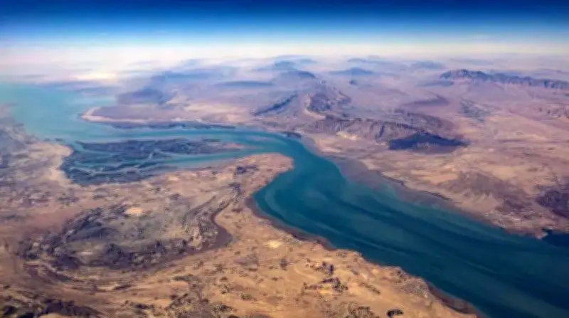 القوات البحرية للحرس الثوري تحذر واشنطن: أي تدخل في مضيق هرمز سيواجه ردا ساحقا