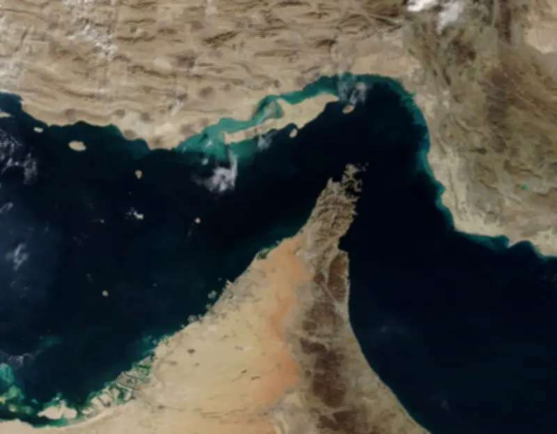 إيران تدير مضيق هرمز بكامل السلطة: قائد القوات البحرية