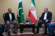 رئیس ارتش پاکستان در تهران مذاکرات طولانی با وزیر امور خارجه عراقچی برگزار کرد